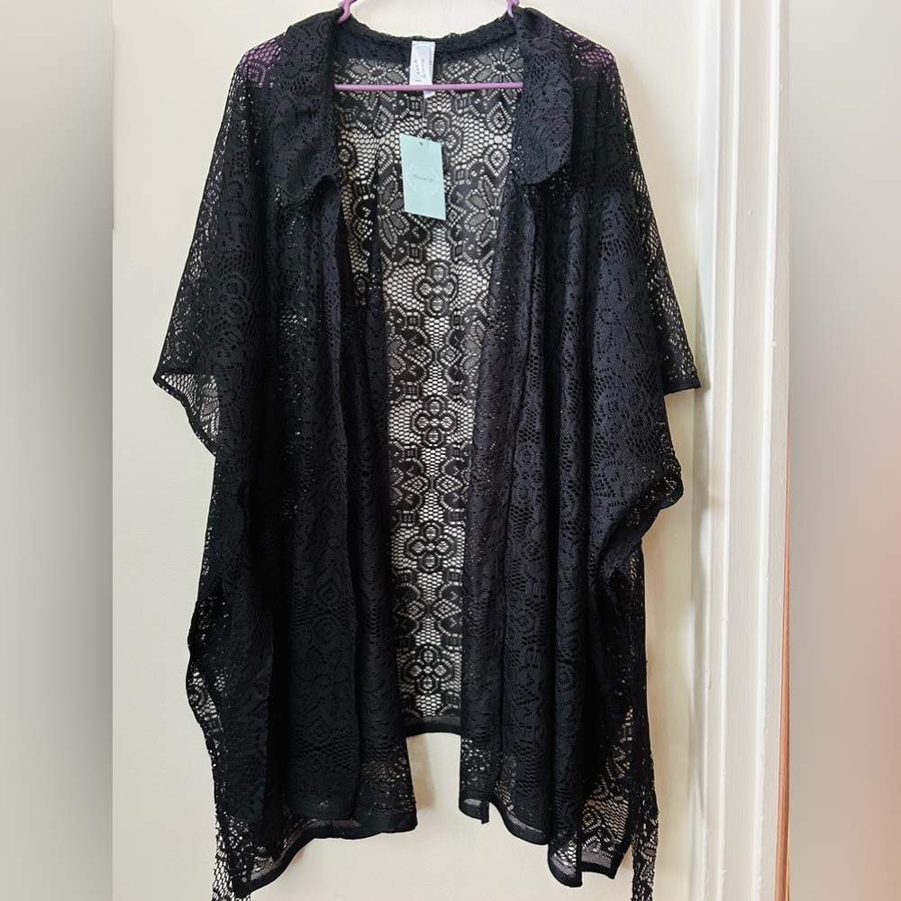 841- NWT Mintee 16 Black Lace Kimono